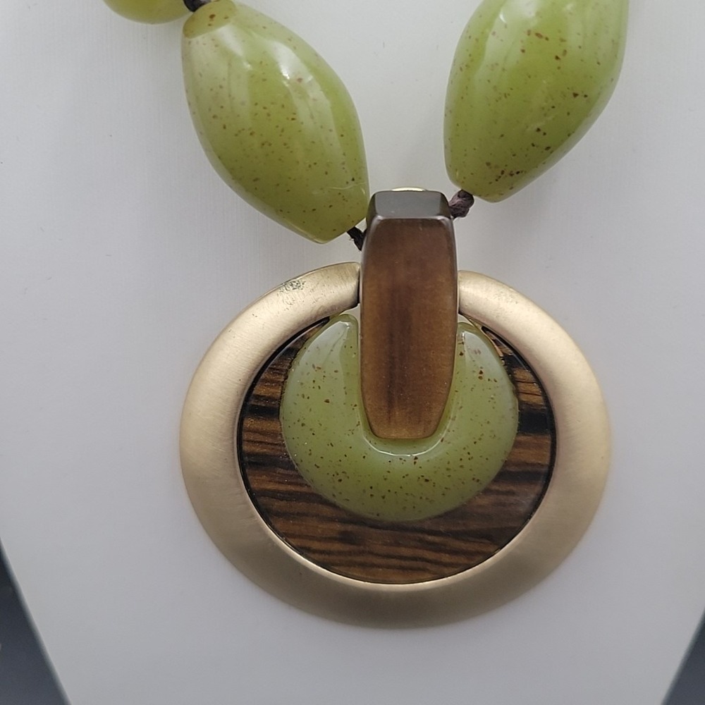Vtg Chico's Large Pendant Necklace‎ – Green Speckled Beads Bronze Medallion Bold
